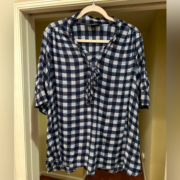 Pretty dark blue checked EUC Lane Bryant blouse, size 20 - Picture 1 of 3